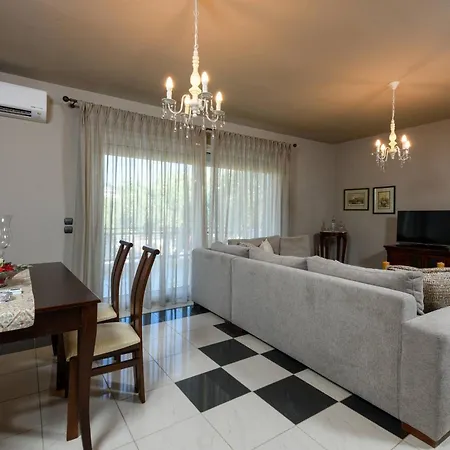 Louloudis Complex Apartment *