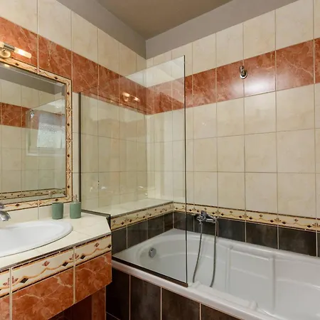 Louloudis Complex Apartment *