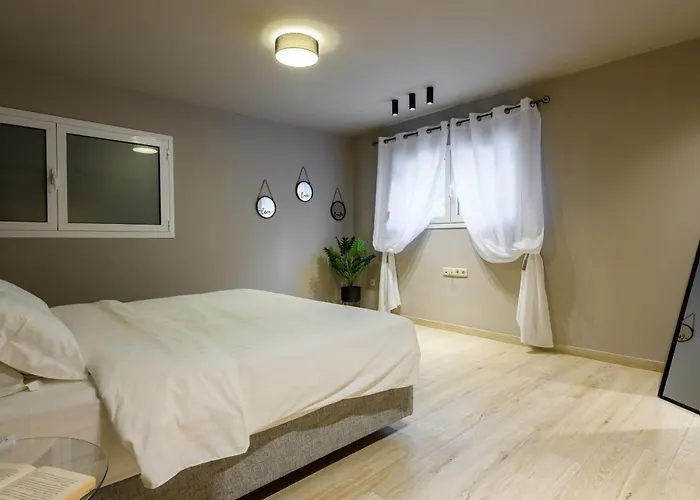 Louloudis Complex Apartment