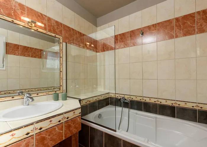 Louloudis Complex Apartment *